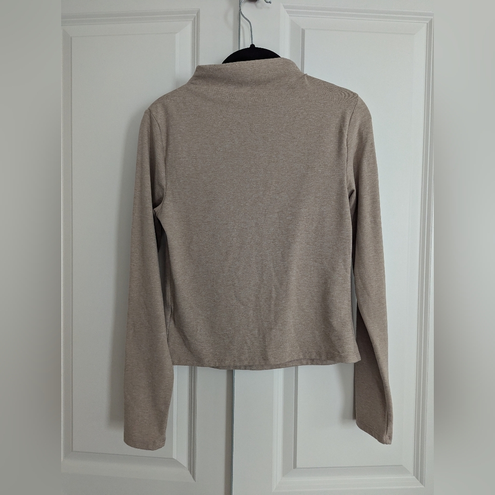Express contour body mock neck top